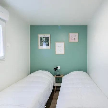 Neuf Pour 8 Dans Avec Piscine Chalet *
