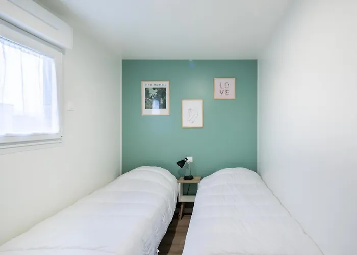 Neuf Pour 8 Dans Avec Piscine Alpesi faház *